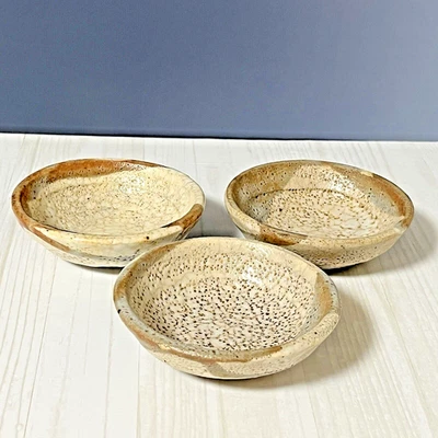 Set di 3 piccoli piatti giapponesi vintage − Calm Design & Earth Color... - Immagine 1 di 4
