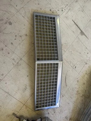 B290. Grelha Ford Crown Victoria 1979–1987 - Imagem 1 de 4