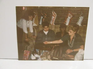 1980S VINTAGE FOUND PHOTOGRAPH COLOR ORIGINAL ART PHOTO GRANDMA CHRISTMAS SCENE - Picture 1 of 4