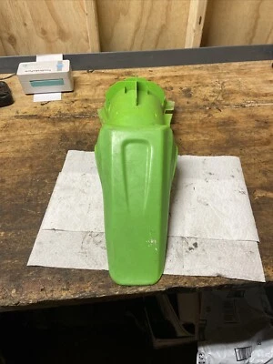 Kawasaki KX250 KX125 1999-2002 OEM guardabarros trasero plástico verde 35023-1511-6W Foto 1 de 4