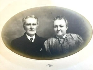 FOTOGRAFÍA ANTIGUA OVALADA DE MAMÁ Y PAPÁ PAREJA BLUFFTON GRANDE 16" X 9 1/2" - Imagen 1 de 4