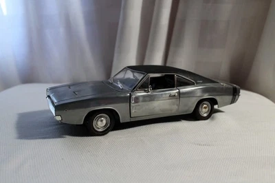 Coche diecast ERTL 1:18 escala, Dodge Charger R/T 1968, gris estaño Foto 1 de 4