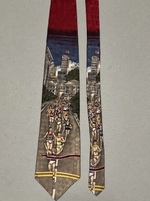 Corbata deportiva Evan-Picone 100 % seda 56x4 corredores de maratón usada en excelente estado Foto 1 de 4