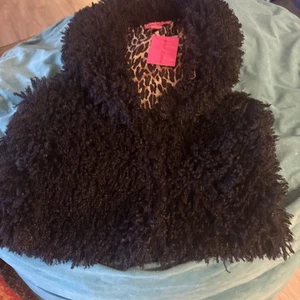 Betsy Johnson Faux Fur 100% Polyester Small Black Vest - Picture 1 of 4