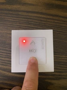 Somfy Smoove 1ch Flush Mount Wall-switch - Picture 1 of 3