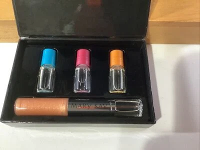 Nuevo de Lote Antiguo RARO Mary Kay Simply Chic (4) Fragancia y (1) Brillo Labio Dúo LEER DESCRIPCIÓN POR FAVOR Foto 1 de 3