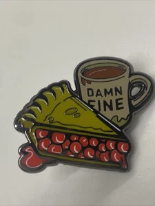 Distintivo spilla smaltata Twin Peaks - dannato agente Cooper citazione metallo smalto spilla regalo - Foto 1 di 3