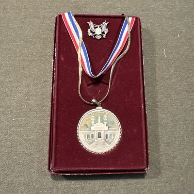 1984 SILVER DOLLAR COIN - OLYMPIC GAMES LOS ANGELES - IN BOX WITCH CHAIN  - Image 1 of 4