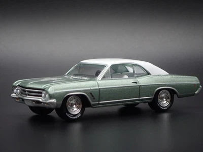 1966 66 Buick Skylark GS Verde 1:64 Scala da Collezione Diorama Modellino Auto - Immagine 1 di 4