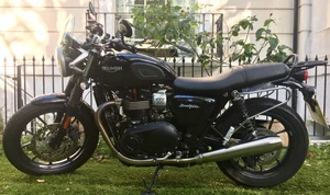Triumph Bonneville Street Twin 2016, Premium Phantom paint, 1 owner - Picture 1 of 12