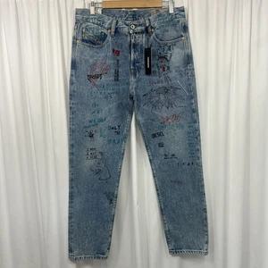 Jeans DIESEL Mharky Slim Conici - Stampa Graffiti - W32 L32 - Nuovo - Foto 1 di 20