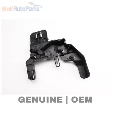 Mercedes-Benz C43 AMG 2017-2021 - Pestillo de puerta / Soporte de actuador de bloqueo Foto 1 de 4