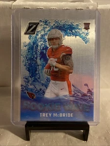 TREY McBRIDE Rookie Wave Rookie Card 2022 Zenith Football #RW-TM AZ CARDINALS - Foto 1 di 2