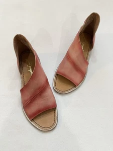 FREE PEOPLE MONT  BLANC  Wash Red Sandal Open Toe Flats Sz 7.5 US 38 EU New - Picture 1 of 13