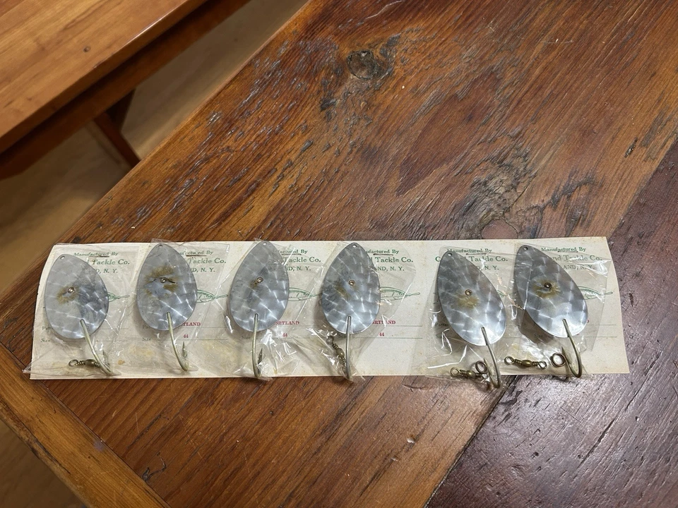 Expositor de tienda de cucharas Cortland Tackle Co Foto 1 de 4