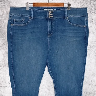 TORRID Mujer Crop Jegging PLUS Talla 26 Elástico Cintura Comodidad Lavado Mediano Foto 1 de 4