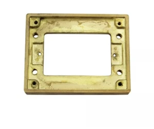 WIREMOLD WALKER LEGRAND 817T OTTONE PIASTRELLE FLANGIA SCATOLA SINGOLA BANDA, OTTONE - Foto 1 di 1