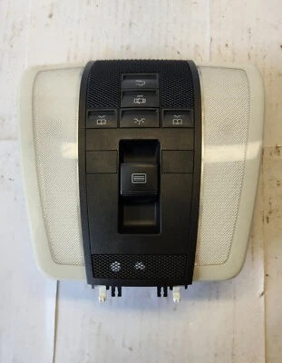 Luz domo delantera Mercedes-Benz C230 C300 2008-2014 4Matic Foto 1 de 4