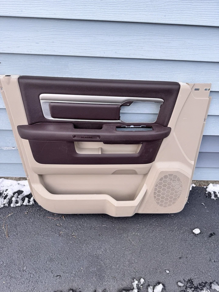 ✅ 2013-18 RAM 1500-3500 OEM PANEL PUERTA DELANTERA LADO CONDUCTOR IZQUIERDO MARRÓN/TOSTADO Foto 1 de 4