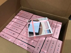 24 Kindle Page Turner y Cámara Control Remoto Blanco y Negro Caja de 24 - Imagen 1 de 7