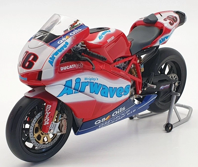 Motocicleta Minichamps escala 1/12 122 052236 - Ducati 999 F04 BSB 2005 Foto 1 de 4