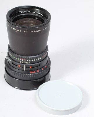 BLACK HASSELBLAD ZEISS 50MM F/4 T* C DISTAGON WIDE ANGLE LENS W CAPS - Image 1 of 4