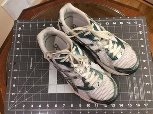ASICS Gel-1130 Multicolore (Crema/Argento/Verde) 1201A256 Taglia US 10 - Foto 1 di 11