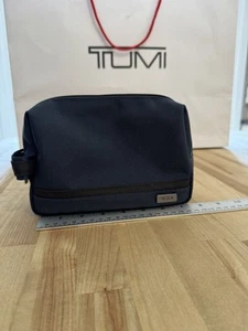 Kit de viaje Tumi Alpha Bravo bolsa de artículos de tocador bolsa $75 - azul marino/negro - Imagen 1 de 6