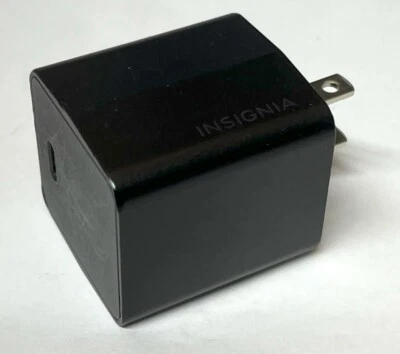 Cargador de pared compacto de carga súper rápida Insignia 45W USB-C, negro Foto 1 de 2