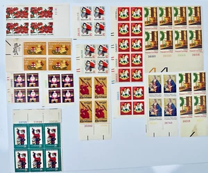 Holiday Season Greetings Merry Christmas Stamp Lot of old vintage Stamps - Picture 1 of 3
