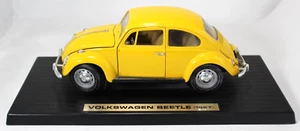 VW Yellow 1967 ClassicVOLKSWAGEN BEETLE W/STAND 1:18 METAL - Picture 1 of 8