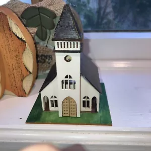 1/144 Handcrafted Miniature White Church - Picture 1 of 5