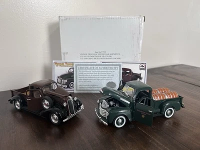 1937 Plymouth Pickup And 1950 Chevrolet Pickup With Barrel Diecast 1:32. - Image 1 of 4