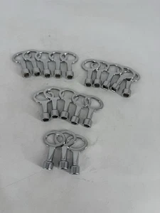 Elektrischer Schaltschrank Versorgungsbereich - Schlüssel - quadratisch - kurz #8 - 18 Stück - Bild 1 von 4