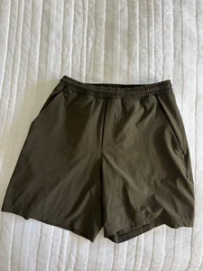 Lululemon Pace Breaker gefütterte Shorts 7" grün Medium - Bild 1 von 3