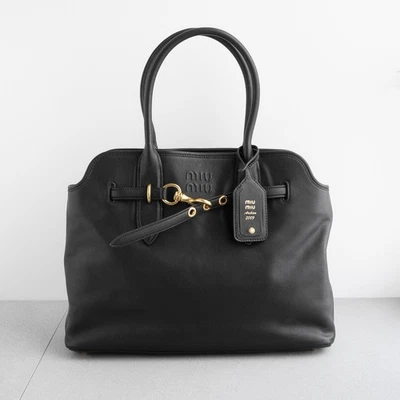 Bolsa de couro MIU MIU Aventure Nappa média preta dourada bolsa tote ombro - Imagem 1 de 4