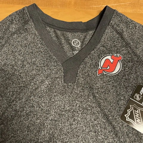NHL  New Jersey Devils Womens Pullover Sweater Large Cover