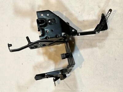 Soporte de bomba hidráulica modulador ABS para Audi A4/S4 2002-2006 OEM 8E0614119 Foto 1 de 4