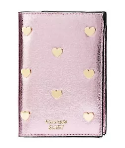 NUEVO CON ETIQUETAS en Plástico ~ Victoria's Secret Pop Corazón Metálico Rosa Craquelado Pasaporte Cubierta - Imagen 1 de 3