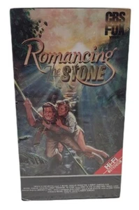 * Romancing The Stone VHS Michael Douglas Kathleen Turner - Imagen 1 de 5