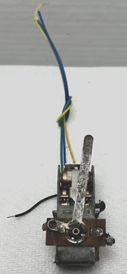 REBUILT LIONEL E-UNIT 100-5 NEW FINGERS DRUM LEVER BOARD SPRING - WASHER RIVET - Image 1 of 4