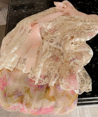 Antigua falda de vestido de encaje de boda eduardiana de 1900, forro floral de seda de 1920 M Foto 1 de 4