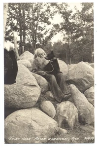 SPIKE HORN MEYER y BEAR CUB - Harrison MI ca1940 RPPC  - Imagen 1 de 2