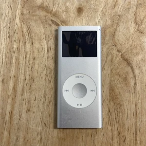Ipod Nano 2nd Generation Silver 4GB. Sold As Spares Not Tested Cracked Screen - Picture 1 of 4