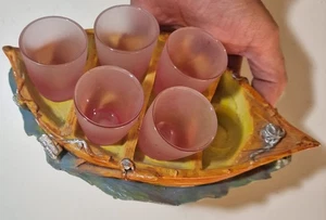 Set Bicchierini Rosa Vintage con Barca Porta-Shot Decorativa – 5 Pezzi - Foto 1 di 9