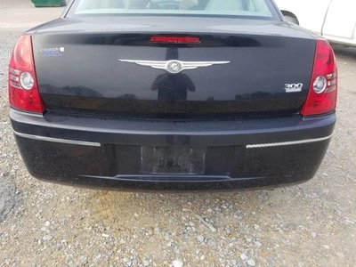 05-10 CHRYSLER 300 OEM REAR BUMPER ASSEMBLY BLACK  Foto 1 de 4