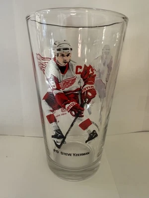DETROIT RED WINGS STEVE YZERMAN & SERGEI FEDOROV 6" GLASS  ARBY'S  2002 - Image 1 of 3