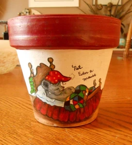 *VINTAGE SIGNIERTER HANDBEMALTER BLUMENTOPF WEIHNACHTSMAUS -- FROHE WEIHNACHTEN! - Bild 1 von 13