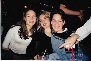 GIRLS NIGHT OUT hübsche Frauen FUNDFOTO Farbe ORIGINAL Schnappschuss 52 40 M - Bild 1 von 1