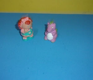 Hasbro Playskool ROTHAARIGES MÄDCHEN rosa hören grünes Kleid + lila grüner Drache - Bild 1 von 2